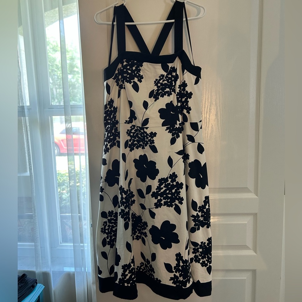 I.N. Studio White Floral Dress Black Accents Size 20